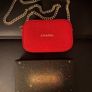 Chanel holiday 2021 pouch bag